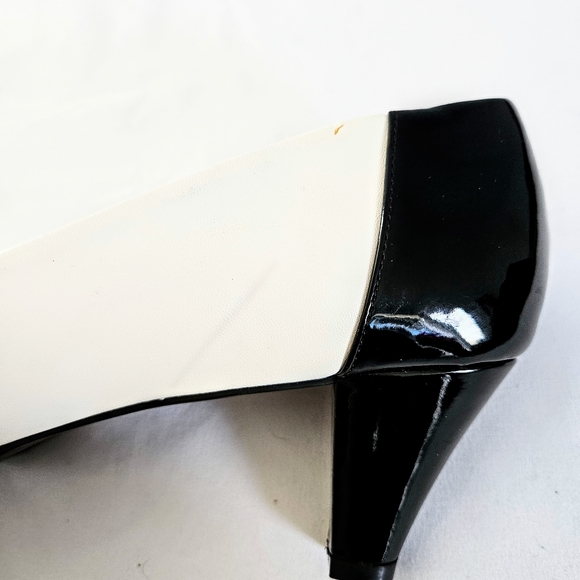 EUC Comfortview Classic B&W Vintage Oxford-style Peep Toe Pumps w/ Bow 9.5 Wide - Picture 12 of 15